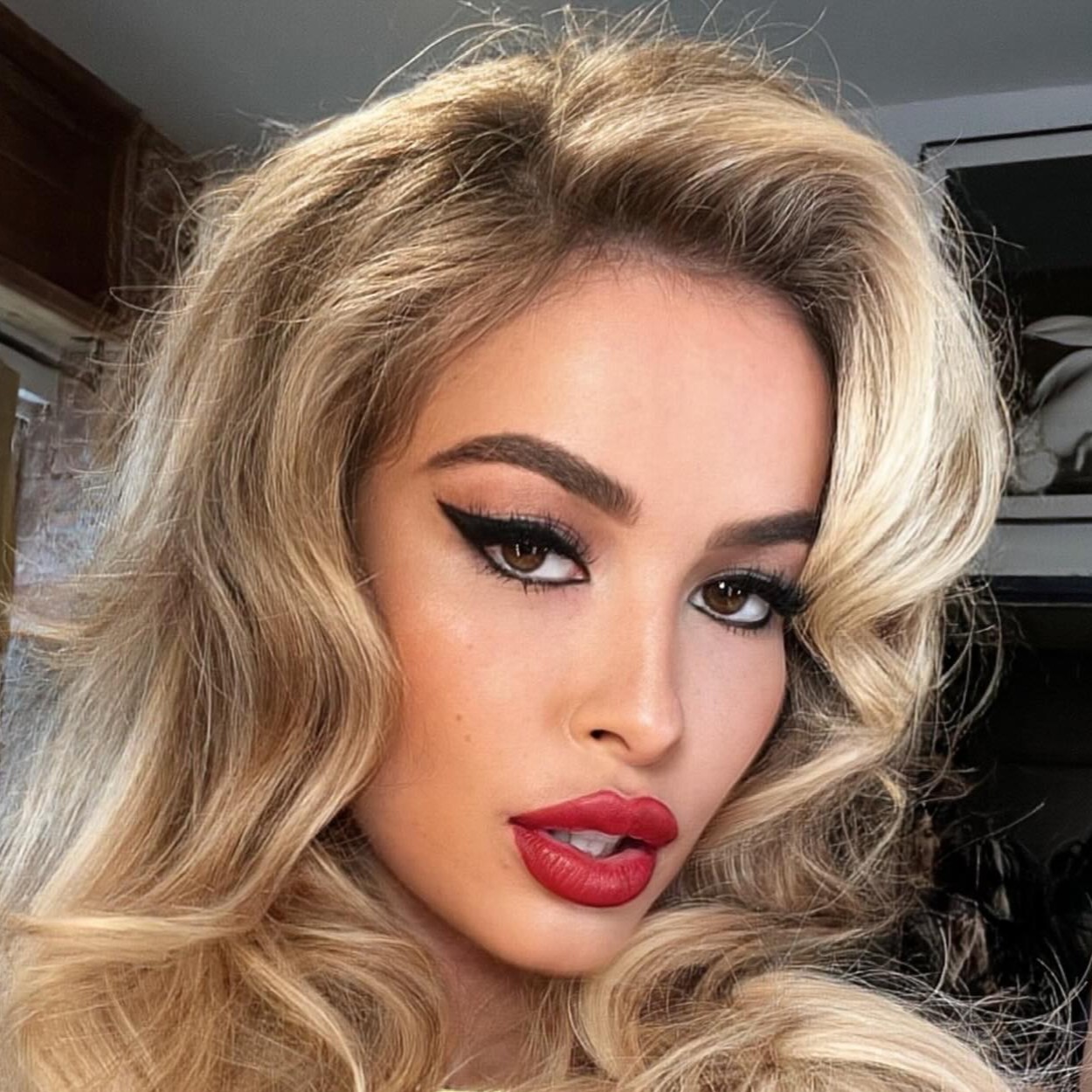Elena Kamperi